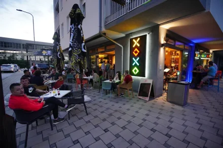 XOXO Caffe & Lounge